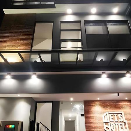 Weis Hotel Simpang Lima Semarang Eksteriør billede