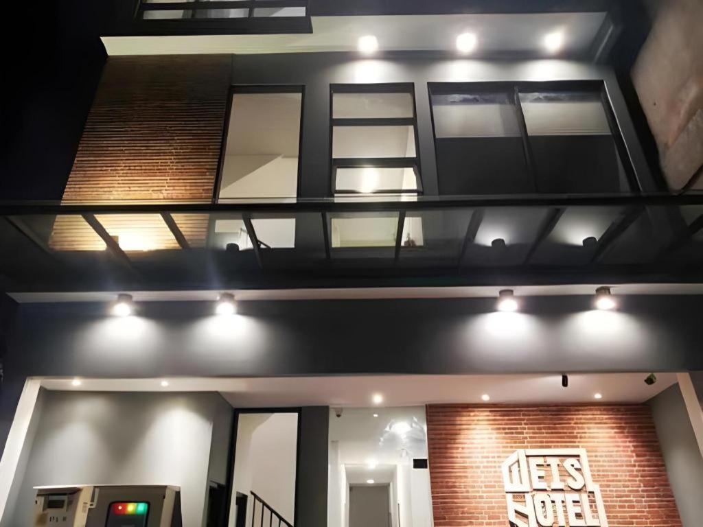 Weis Hotel Simpang Lima Semarang Eksteriør billede