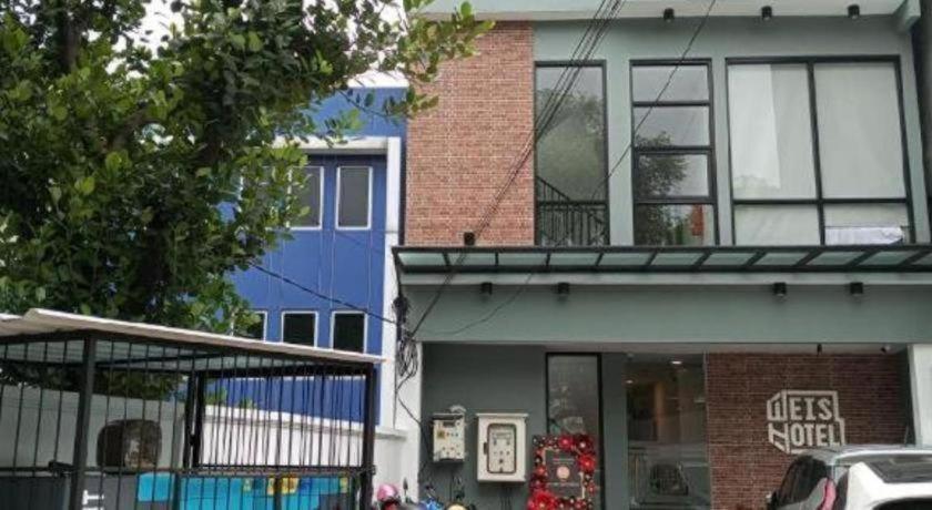 Weis Hotel Simpang Lima Semarang Eksteriør billede