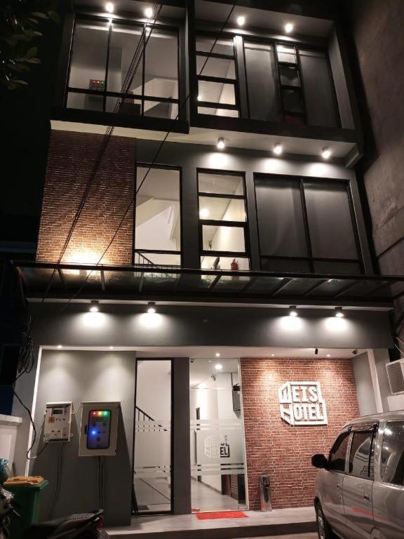 Weis Hotel Simpang Lima Semarang Eksteriør billede